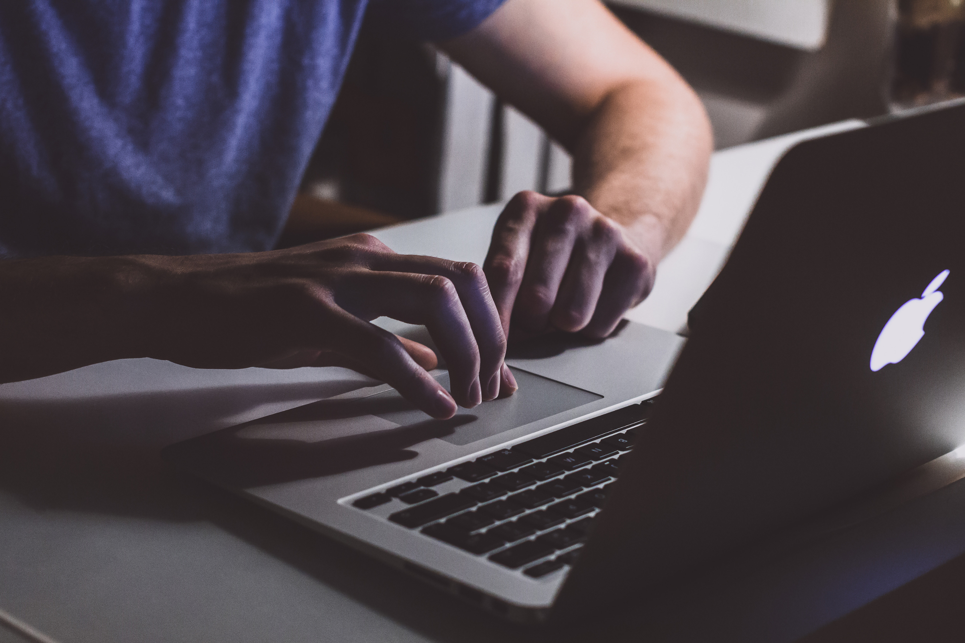 M&uuml;ssen auch Influencer Steuern zahlen? RST-Tipps einfach erkl&auml;rt